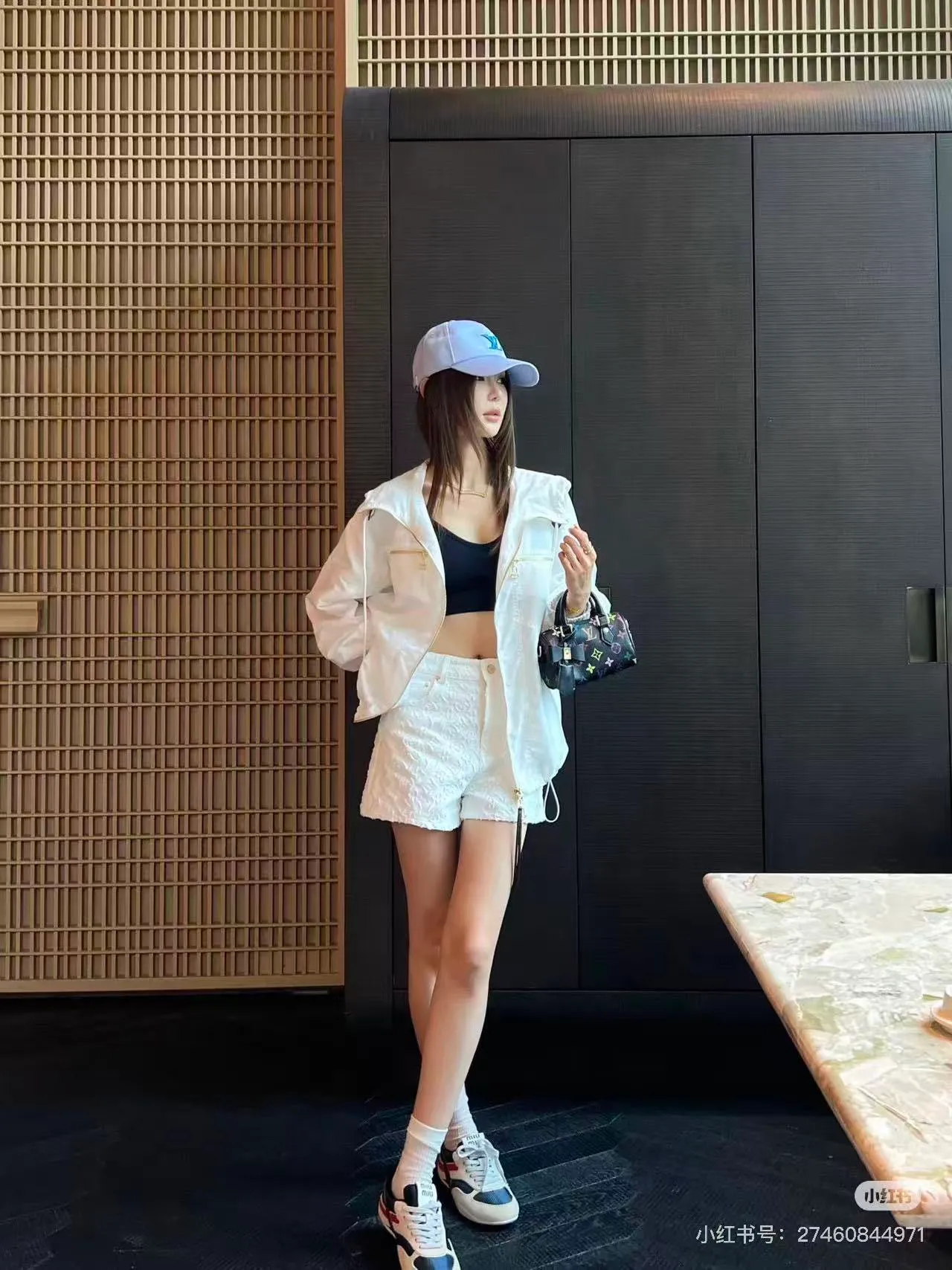 Louis Vuitton/ White
